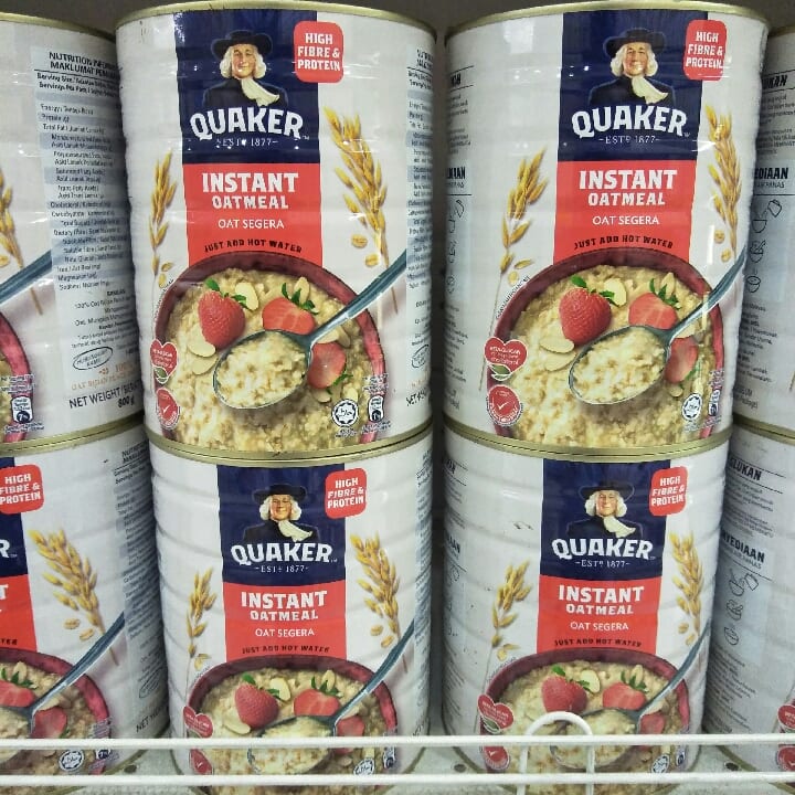 Quaker instant Oatmeal. high fiber and protein