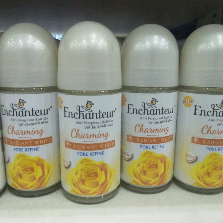 Enchanteur charming Radiant white pore refine.