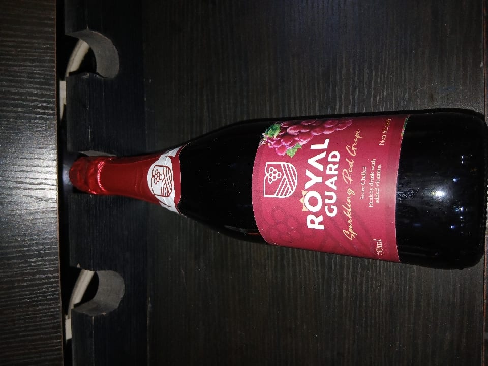Royal Guard sparkling fruit drink 750ml